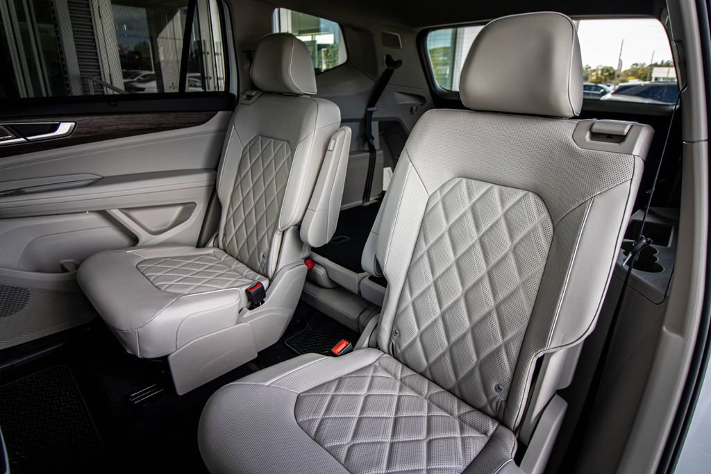 Used 2024 Volkswagen Atlas SEL Premium R-Line image 36