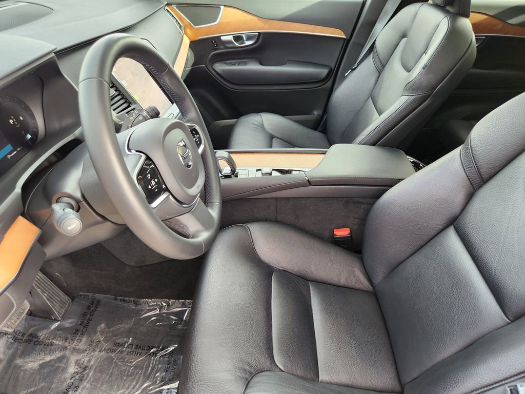 Used 2023 Volvo XC90 B6 Core w/ Protection Package Premier image 3