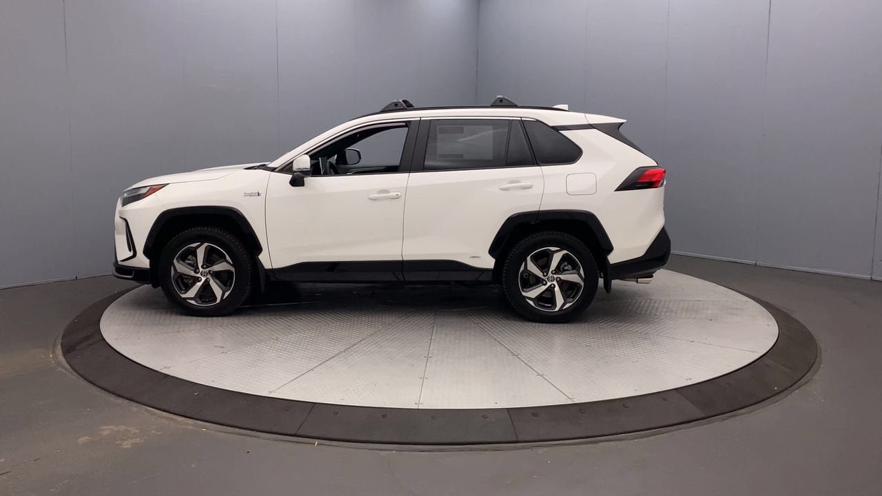 Used 2023 Toyota RAV4 SE w/ Weather & Moonroof Package AWD/4WD image 2