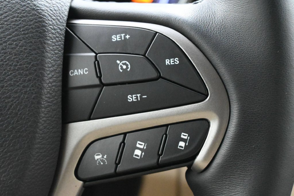 Used 2019 Jeep Grand Cherokee Limited AWD/4WD image 7