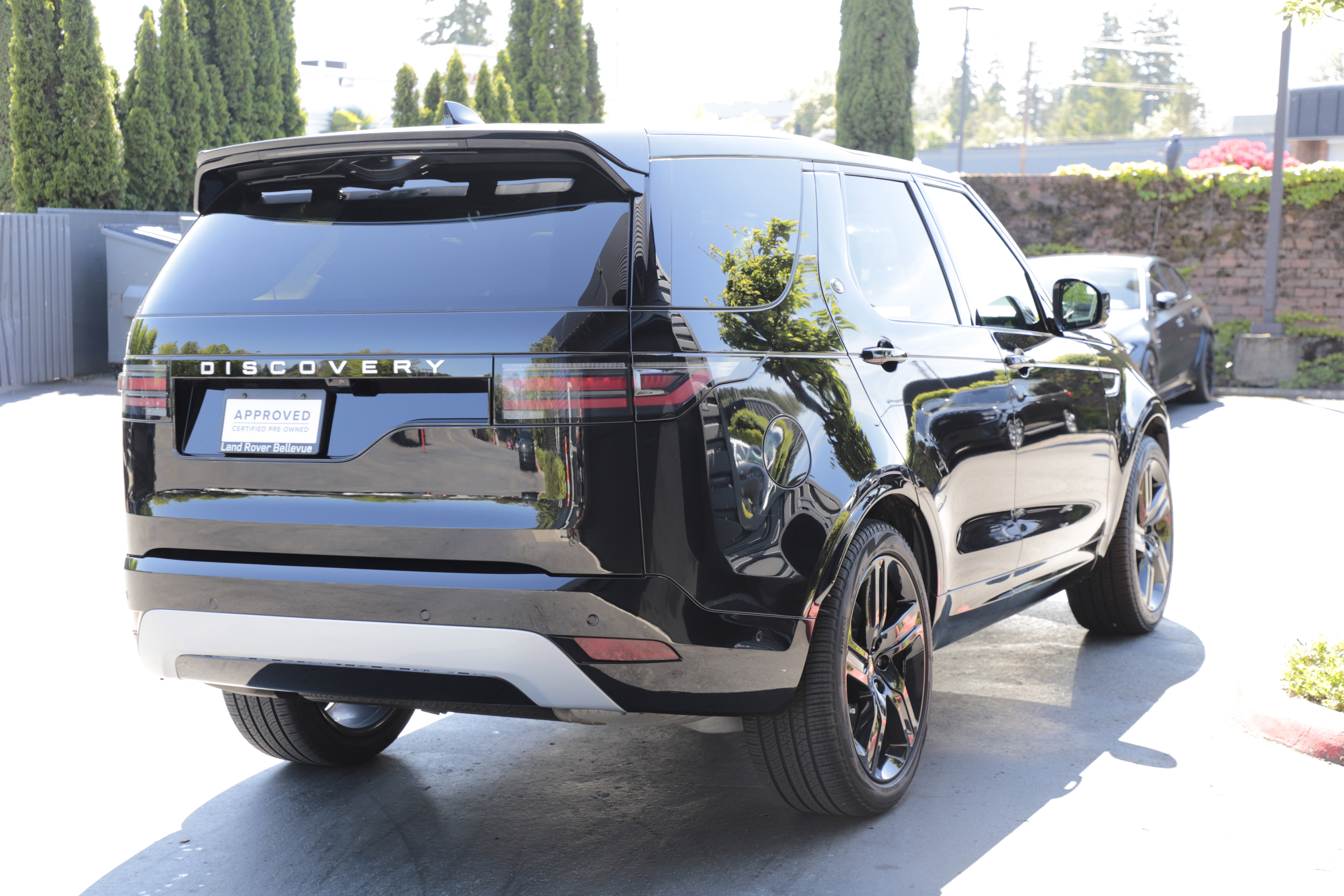 Certified 2025 Land Rover Discovery Metropolitan Edition AWD/4WD image 10