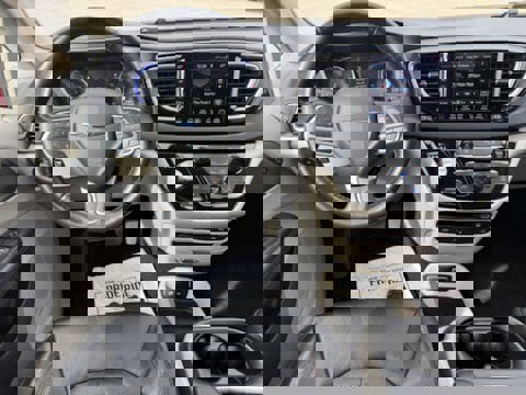 Used 2020 Chrysler Pacifica Touring-L Plus image 21