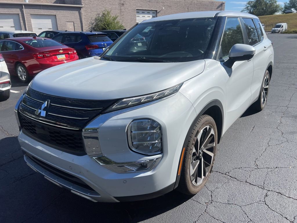 Used 2024 Mitsubishi Outlander SE