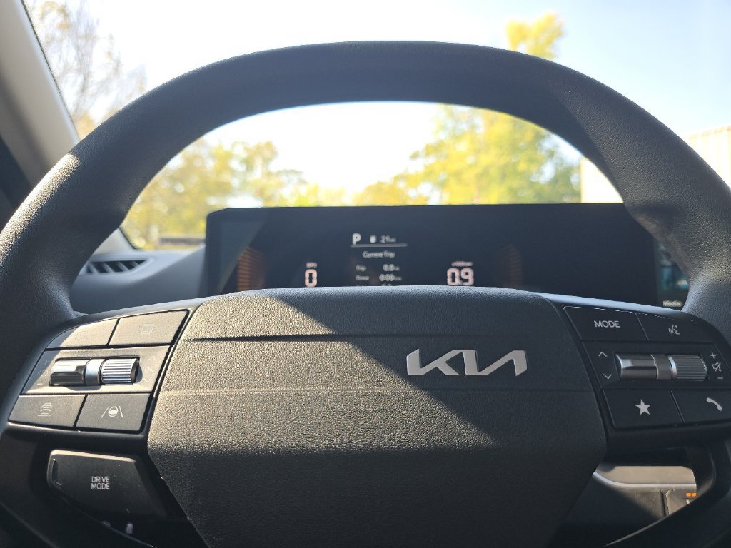 Used 2025 Kia K4 FWD image 24