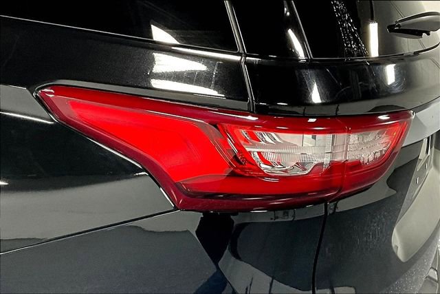 Used 2020 Chevrolet Traverse LT w/ Driver Confidence II Package AWD/4WD image 22