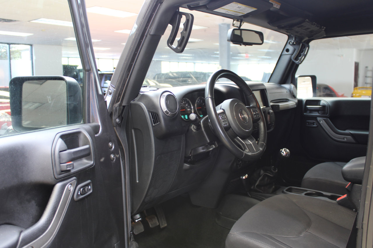 Used 2018 Jeep Wrangler Unlimited Sport S image 31