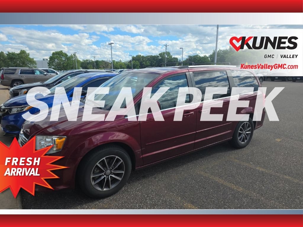 Used 2017 Dodge Grand Caravan SXT w/ Driver Convenience Group FWD image 6