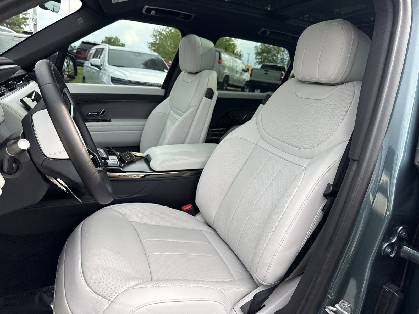 Used 2024 Land Rover Range Rover Sport SE AWD/4WD image 12