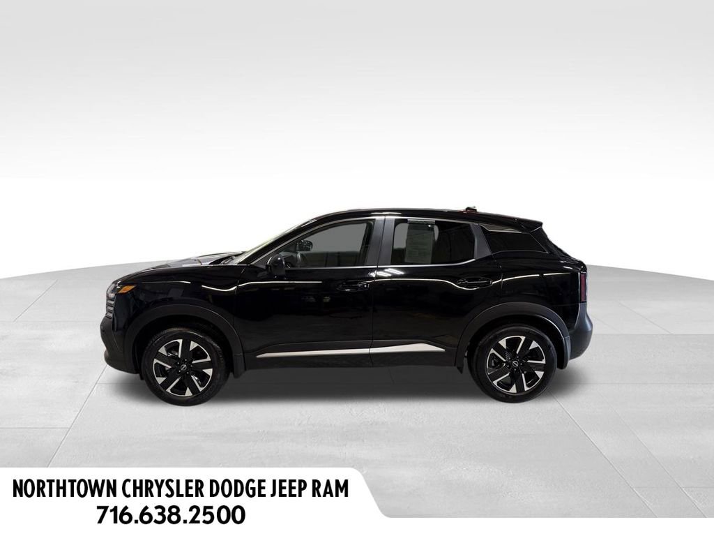 Used 2025 Nissan Kicks SV w/ Charging Package image 2