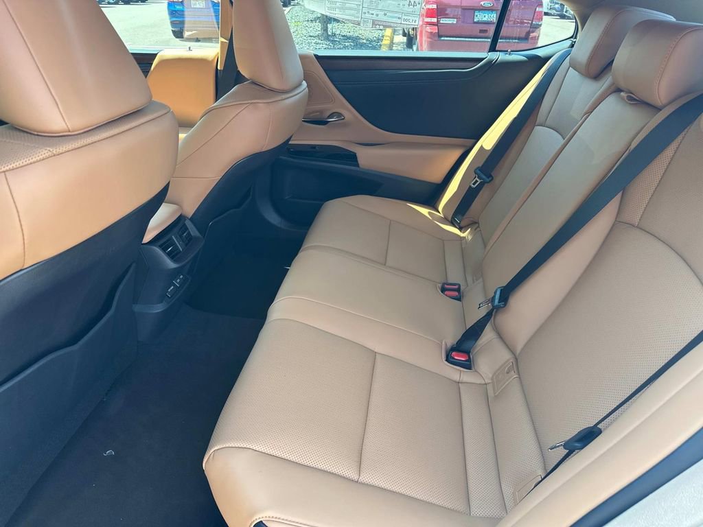 New 2025 Lexus ES 300h F Sport image 9