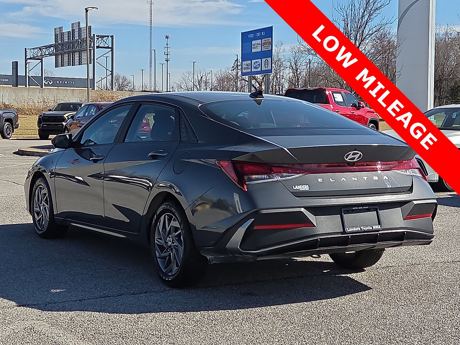 Used 2024 Hyundai Elantra SEL image 4