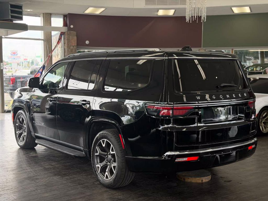 Used 2024 Jeep Wagoneer Series III AWD/4WD image 12