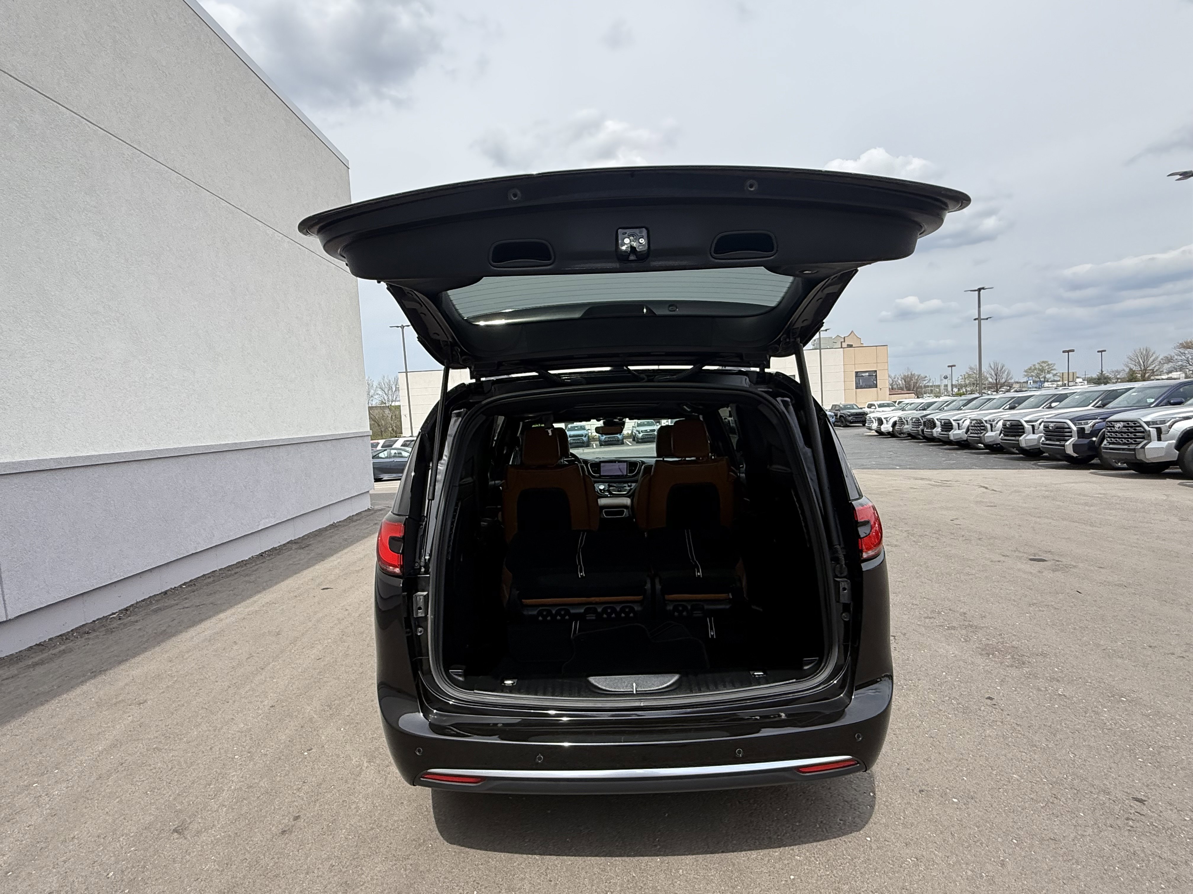 Used 2023 Chrysler Pacifica Pinnacle image 21