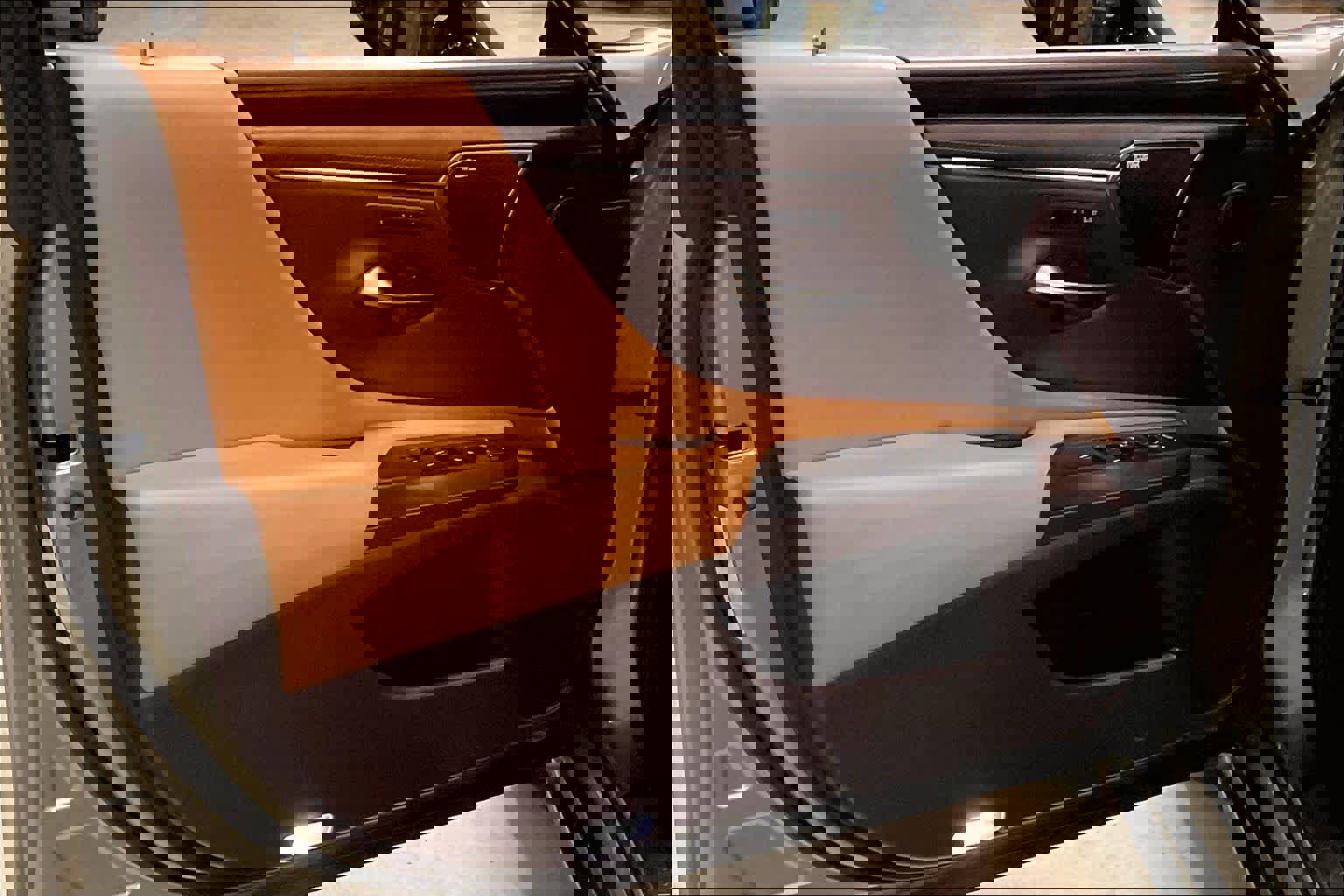 Used 2021 Lexus ES 300h Ultra Luxury w/ Accessory Package 2 image 21