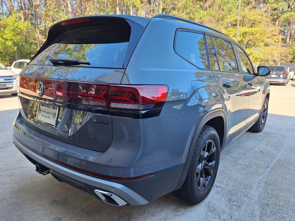 Used 2025 Volkswagen Atlas Peak Edition SE image 4