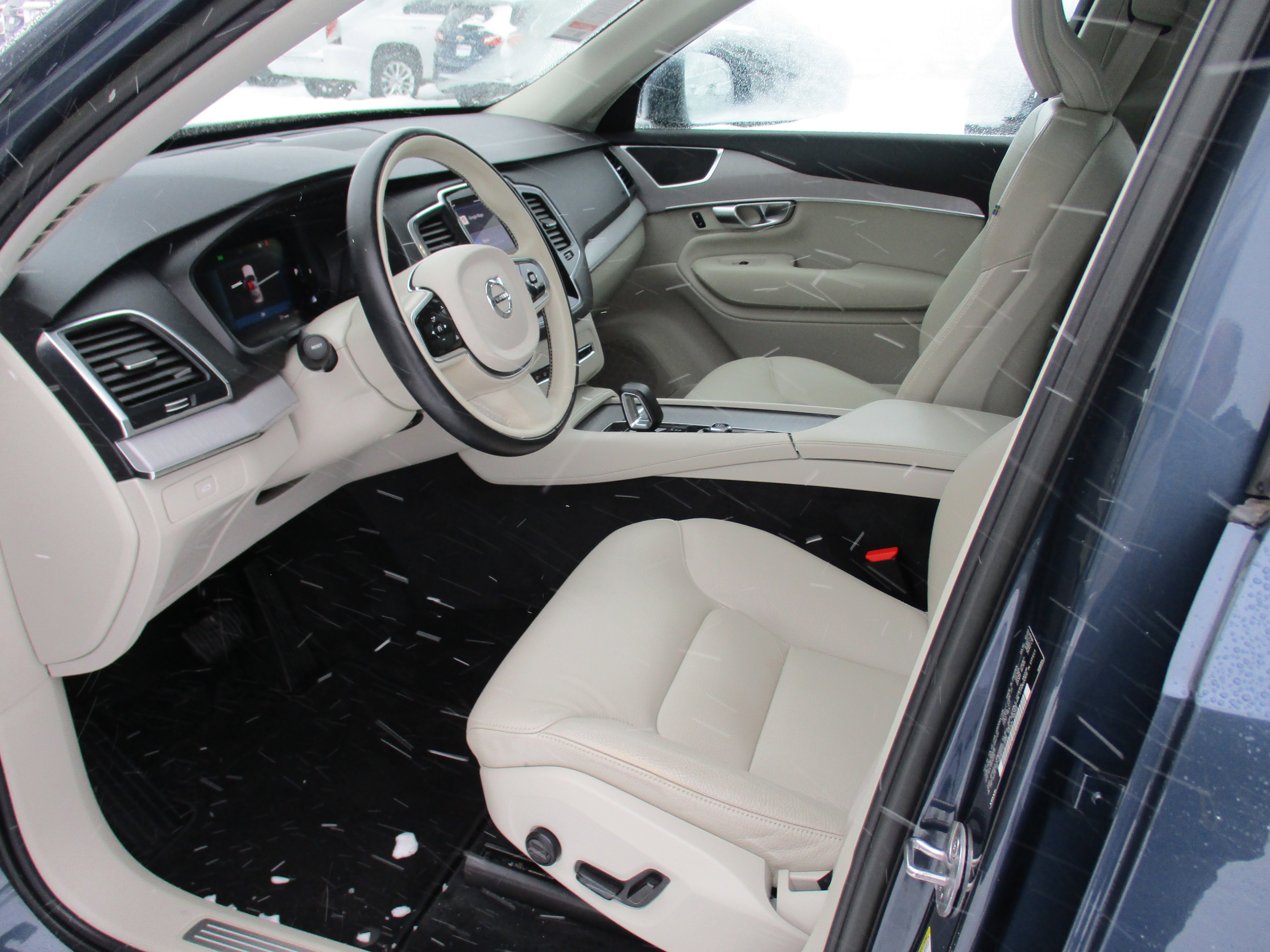 Certified 2023 Volvo XC90 B5 Core w/ Climate Package image 11