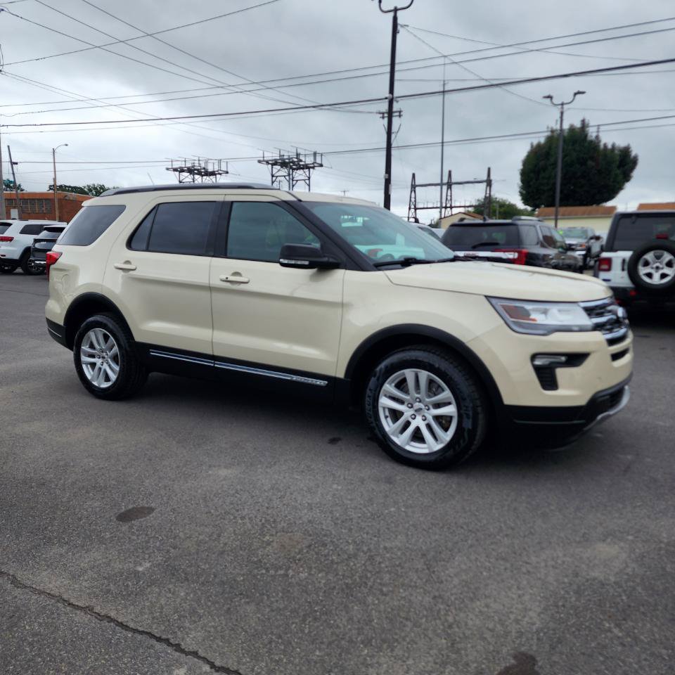 Used 2018 Ford Explorer XLT w/ Equipment Group 201A AWD/4WD image 6