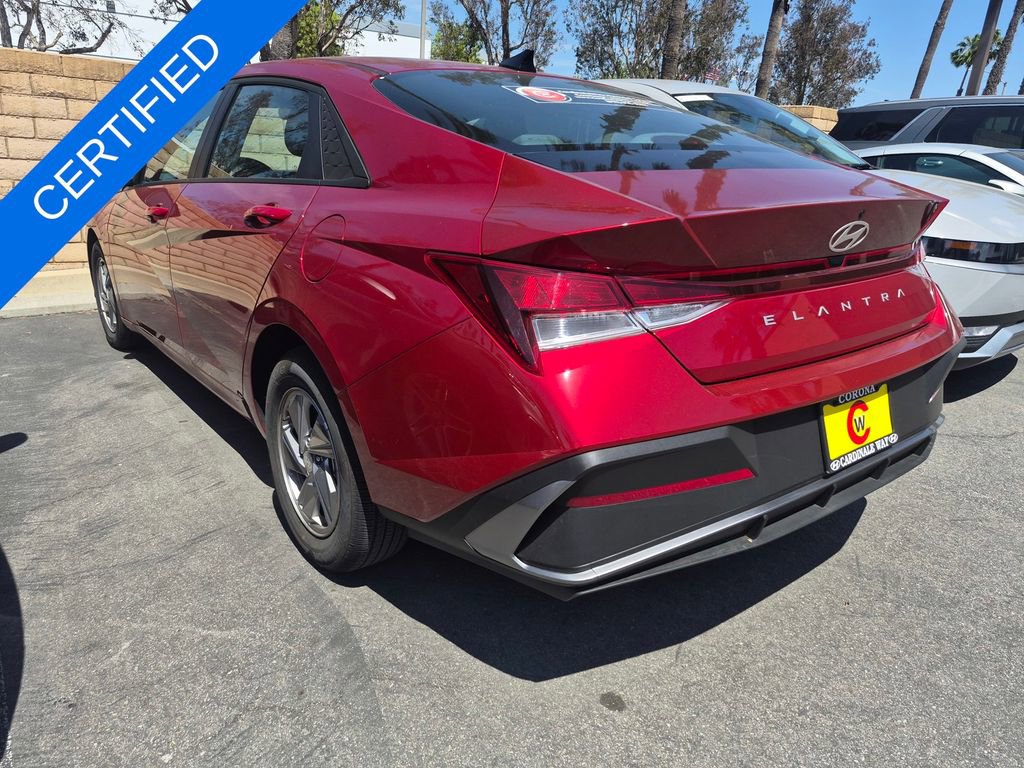 Used 2025 Hyundai Elantra SE FWD image 4