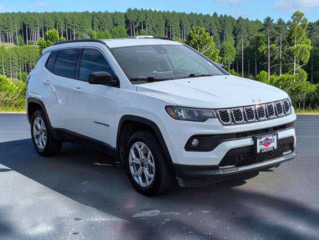 Used 2025 Jeep Compass Latitude AWD/4WD image 8