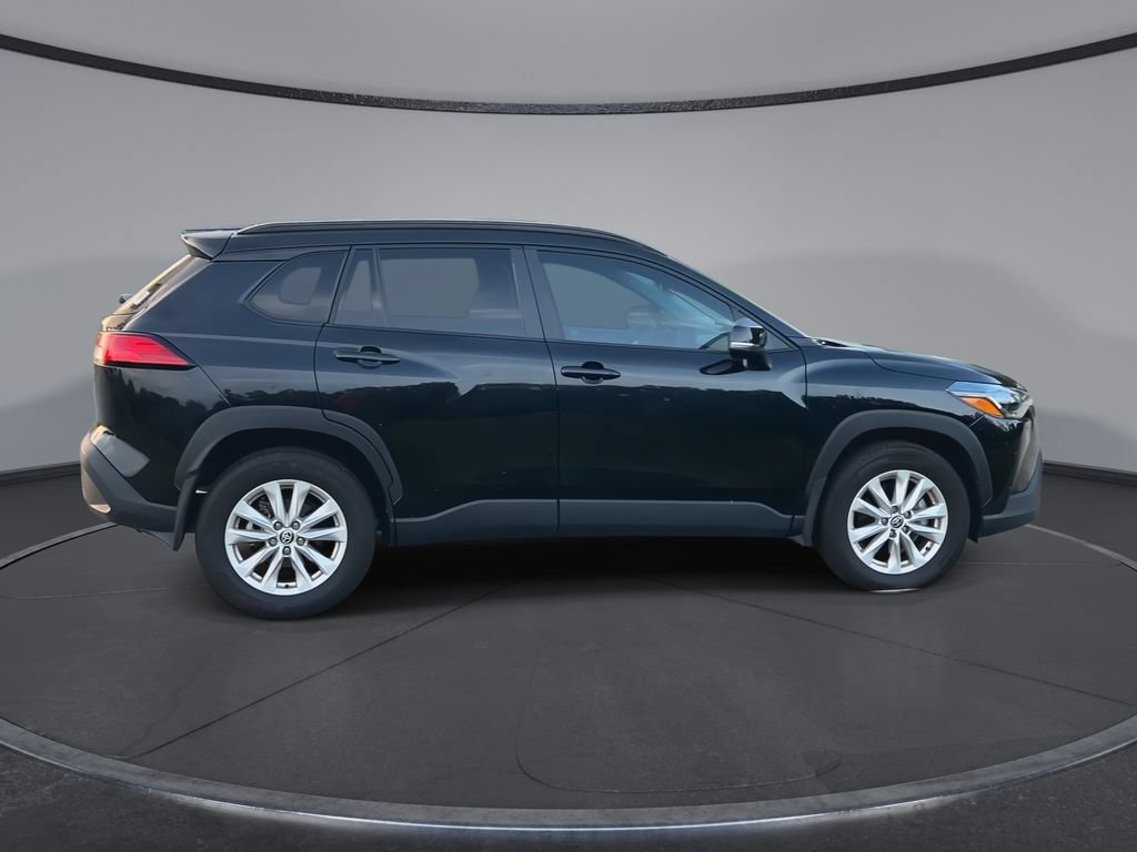 Used 2024 Toyota Corolla Cross LE FWD image 9