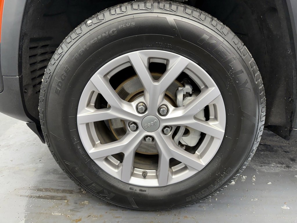 Used 2022 Jeep Grand Cherokee Limited image 21