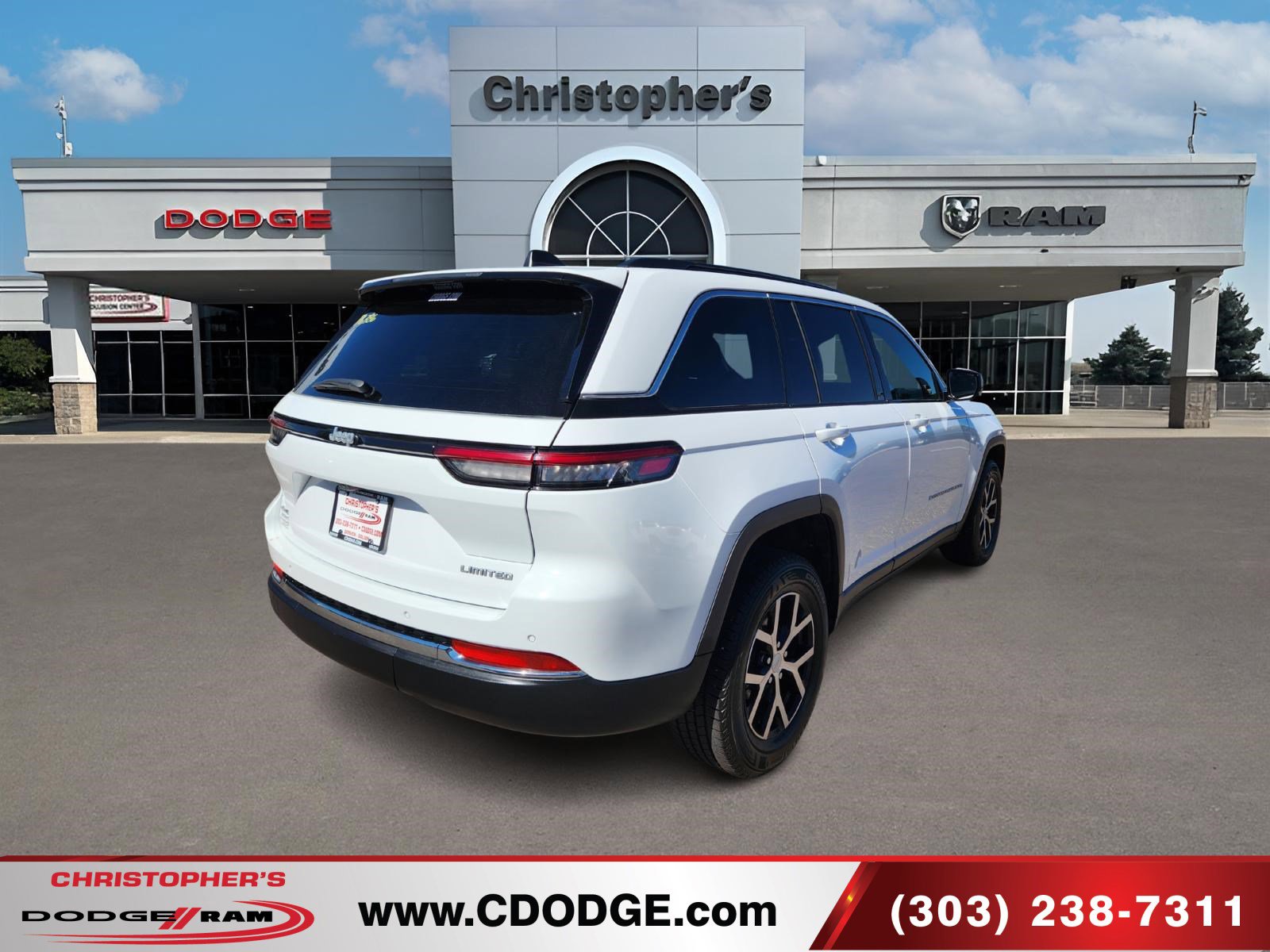 Used 2024 Jeep Grand Cherokee Limited image 3