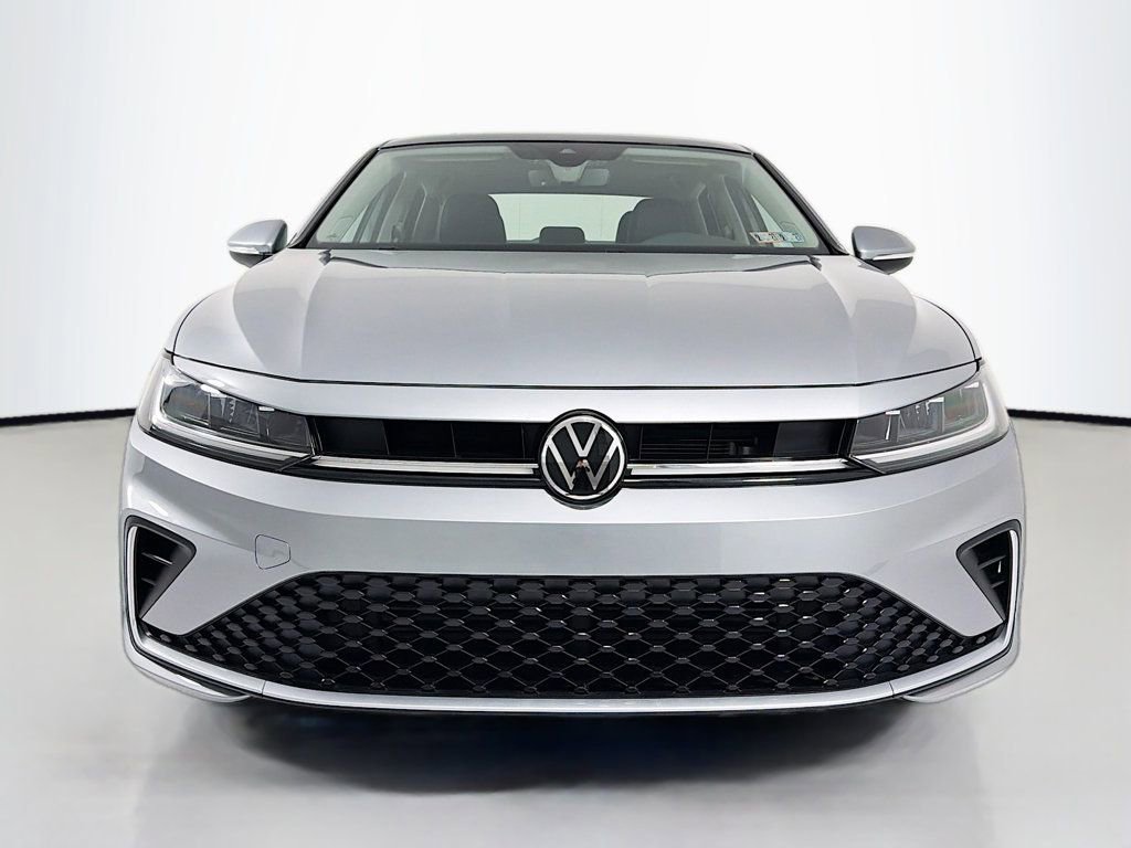 Used 2025 Volkswagen Jetta SEL image 2