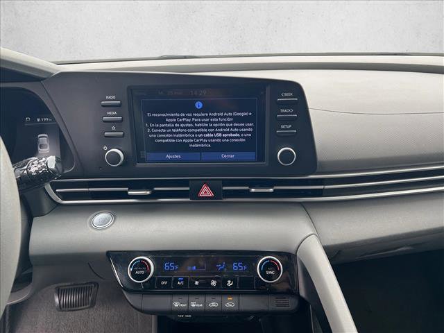 Used 2023 Hyundai Elantra SEL image 12