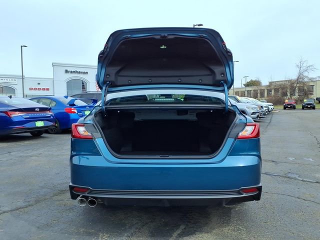 Used 2025 Toyota Camry SE w/ Convenience Package image 10