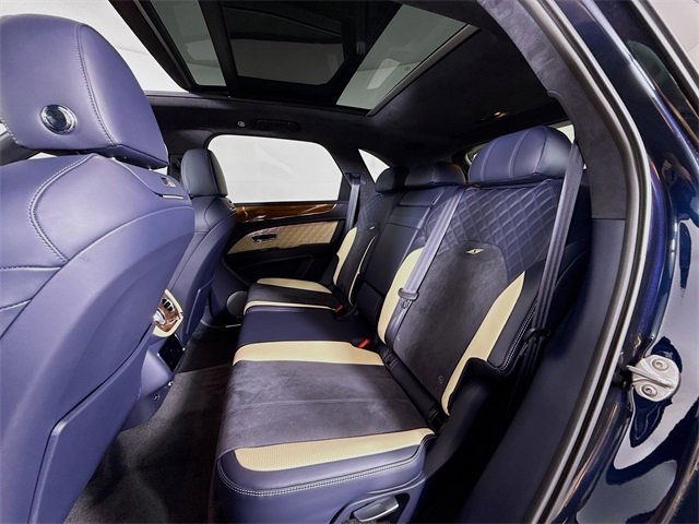 Used 2022 Bentley Bentayga image 24