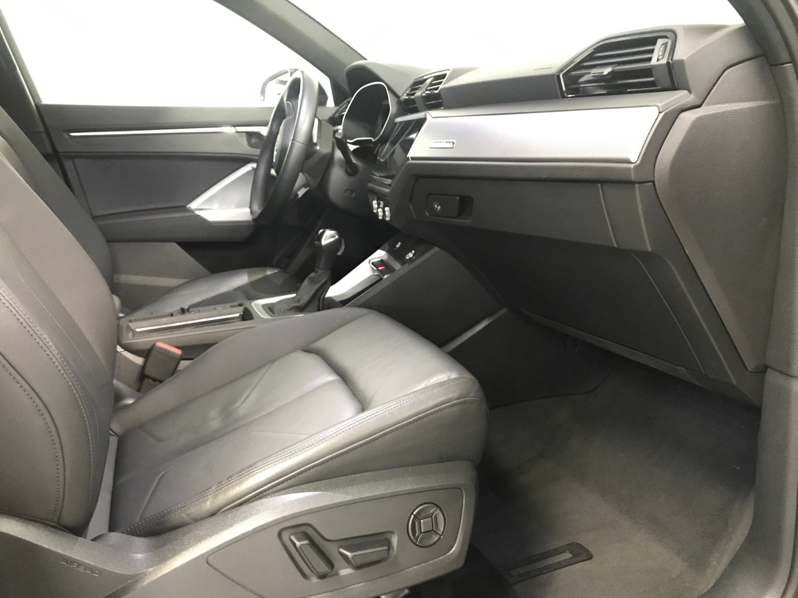 Used 2023 Audi Q3 2.0T Premium w/ Convenience Package image 10