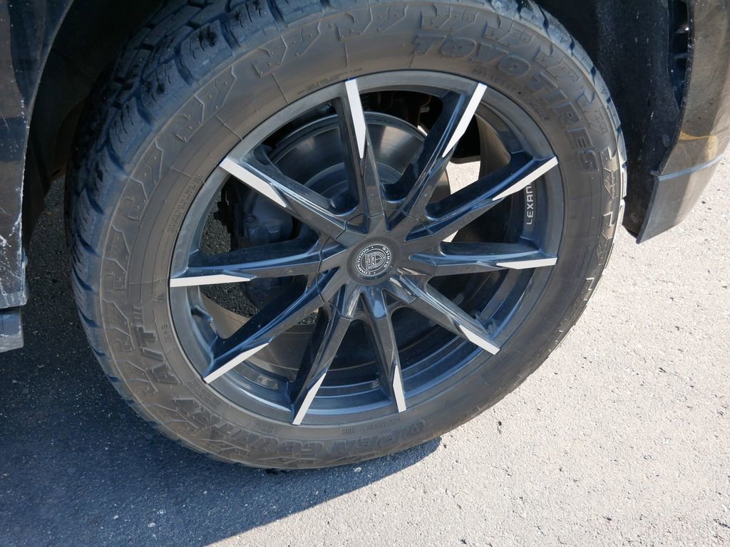 Used 2023 Chevrolet Tahoe High Country image 8