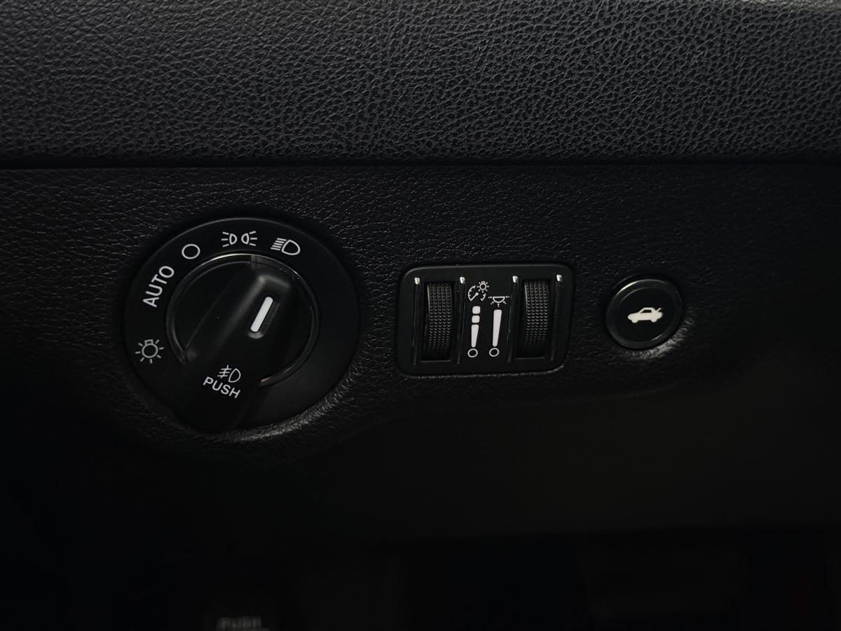 Used 2019 Chrysler 300 Touring L w/ Quick Order Package 22F image 48