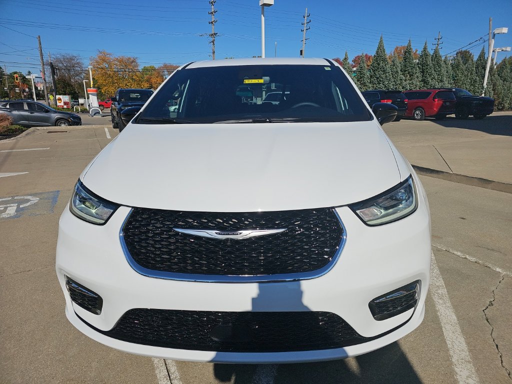 Certified 2026 Chrysler Pacifica Select FWD image 5