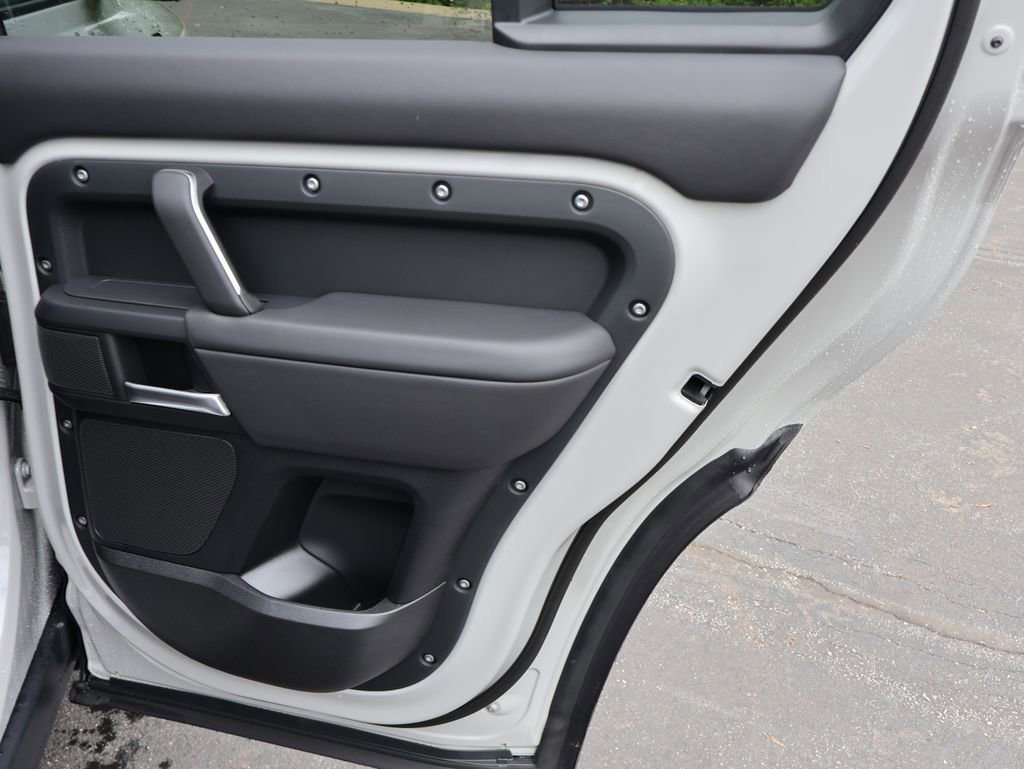 New 2026 Land Rover Defender 130 X-Dynamic SE AWD/4WD image 15