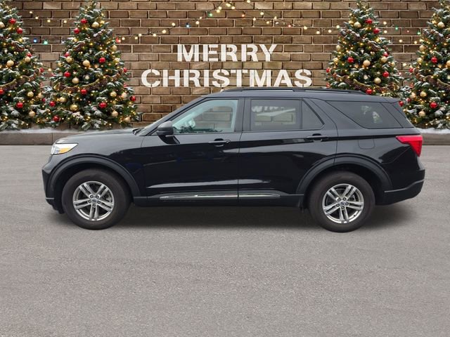 Used 2024 Ford Explorer XLT image 2