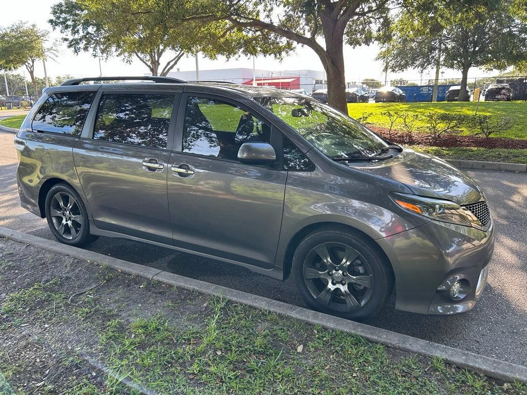 Used 2016 Toyota Sienna SE FWD image 8