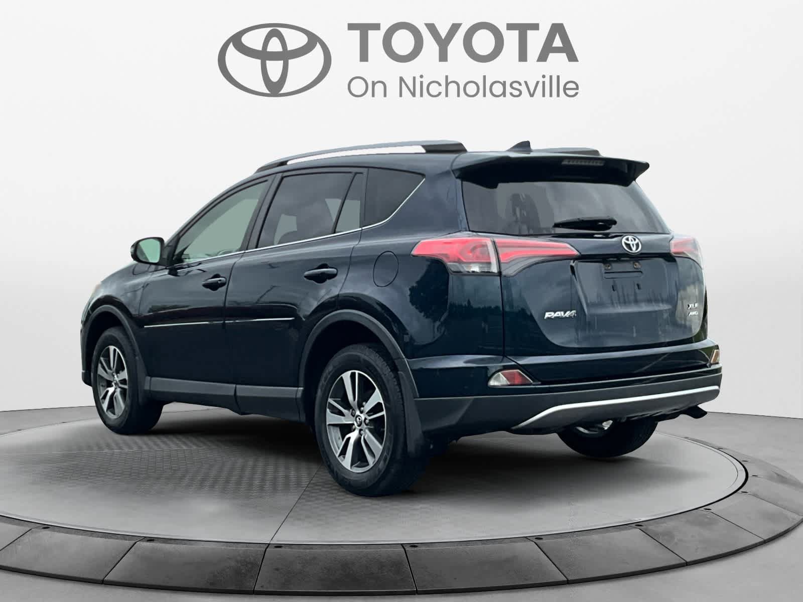 Used 2018 Toyota RAV4 XLE AWD/4WD image 3