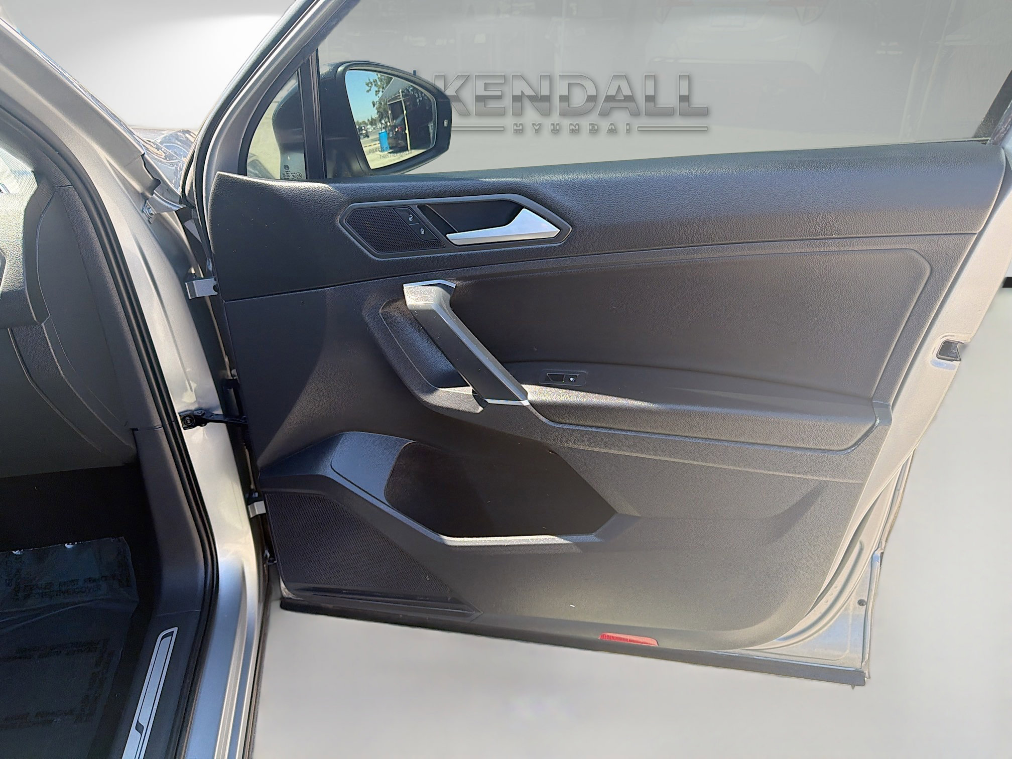 Used 2020 Volkswagen Tiguan SE R-Line image 31