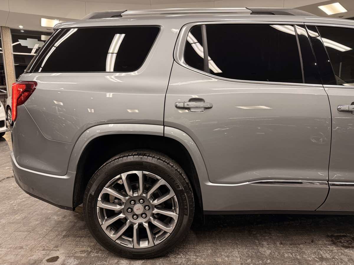 Used 2023 GMC Acadia Denali w/ Denali Technology Package FWD image 8