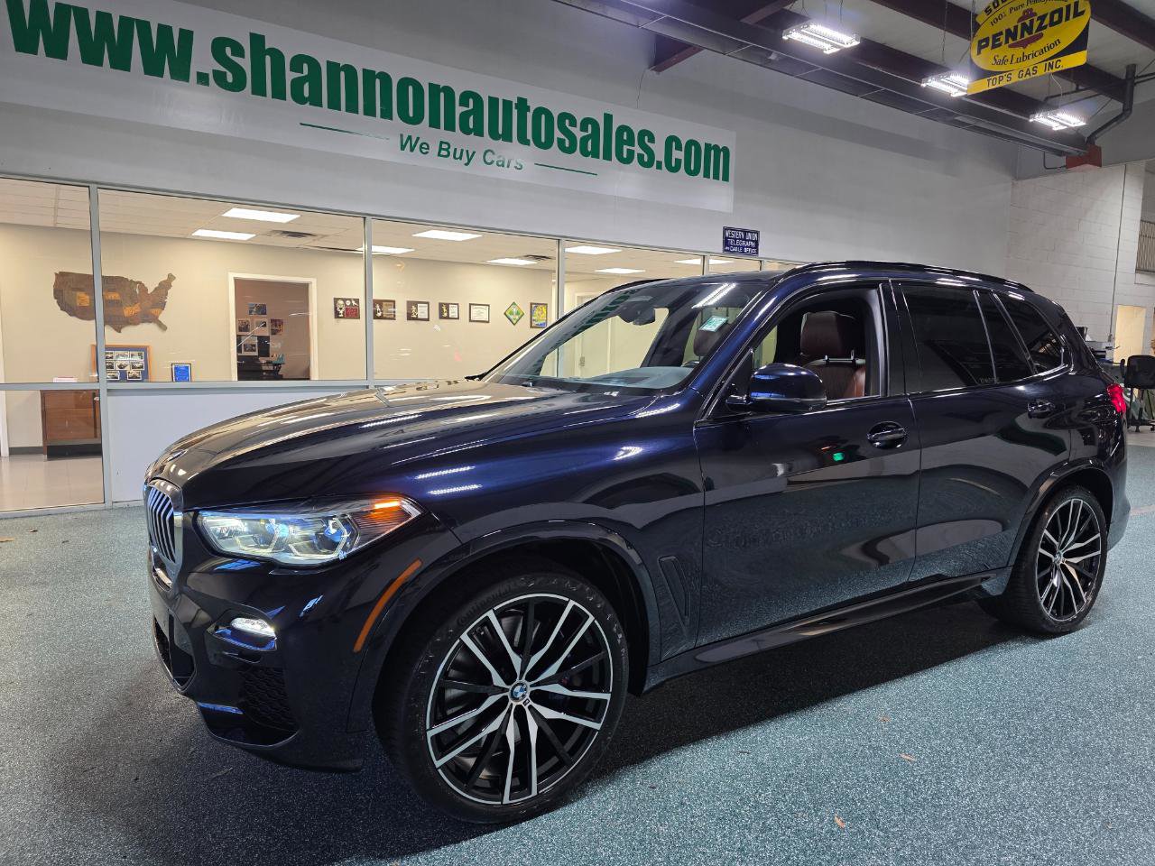 Used 2019 BMW X5 xDrive50i w/ M Sport Package image 2