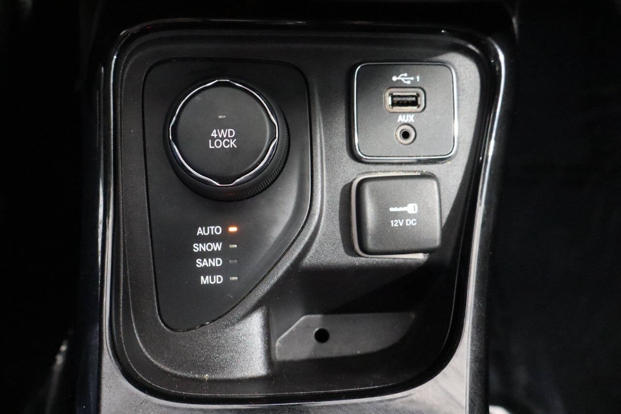 Used 2020 Jeep Compass Limited AWD/4WD image 24