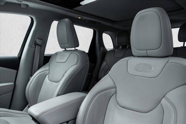 Used 2019 Jeep Cherokee Overland w/ Technology Group AWD/4WD image 22