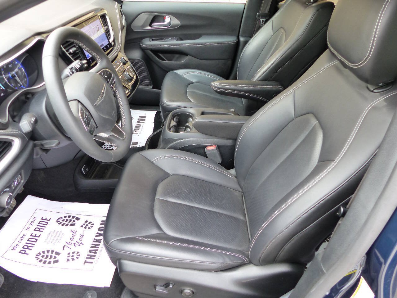 Used 2025 Chrysler Pacifica Select FWD image 17