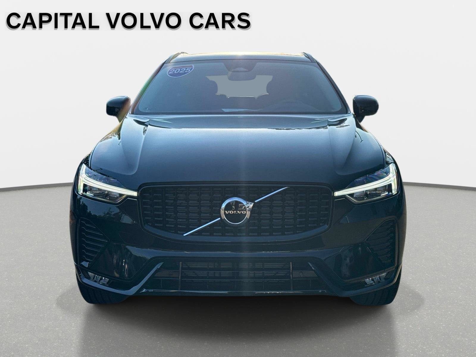 Used 2025 Volvo XC60 B5 Core AWD/4WD image 2