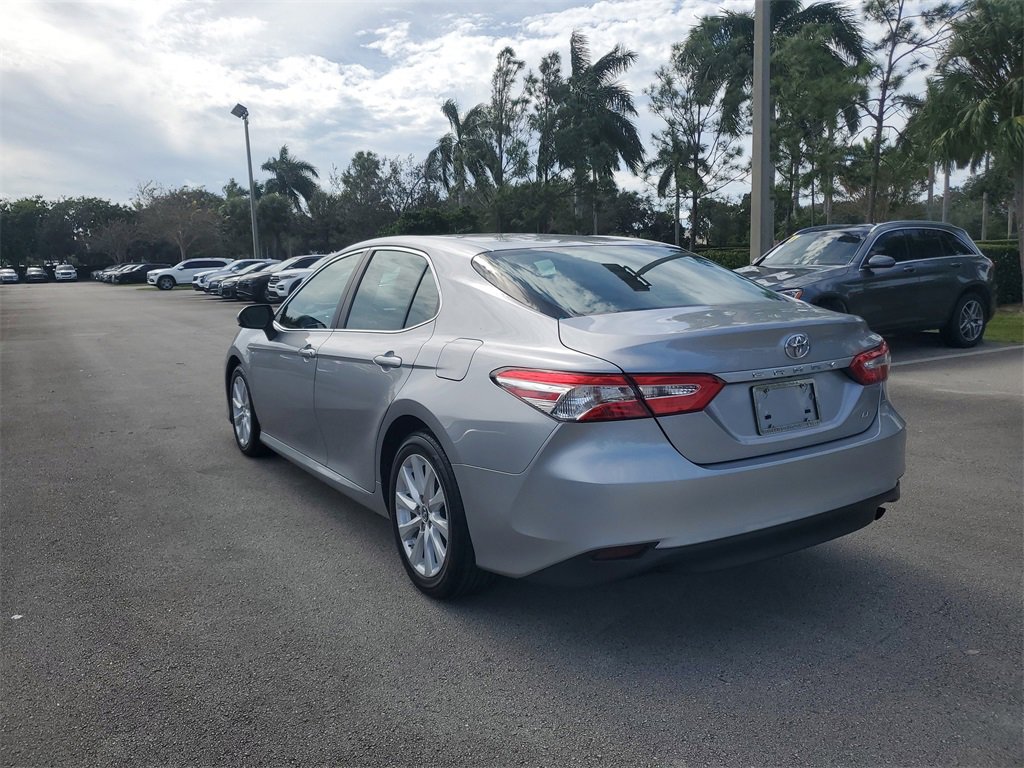 Used 2018 Toyota Camry LE image 3