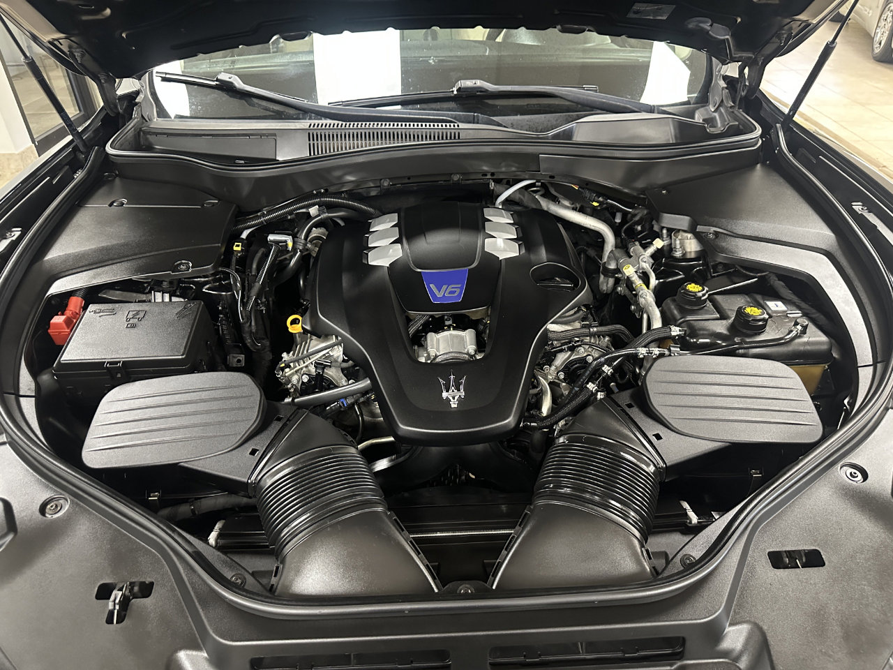 Used 2020 Maserati Levante S image 90