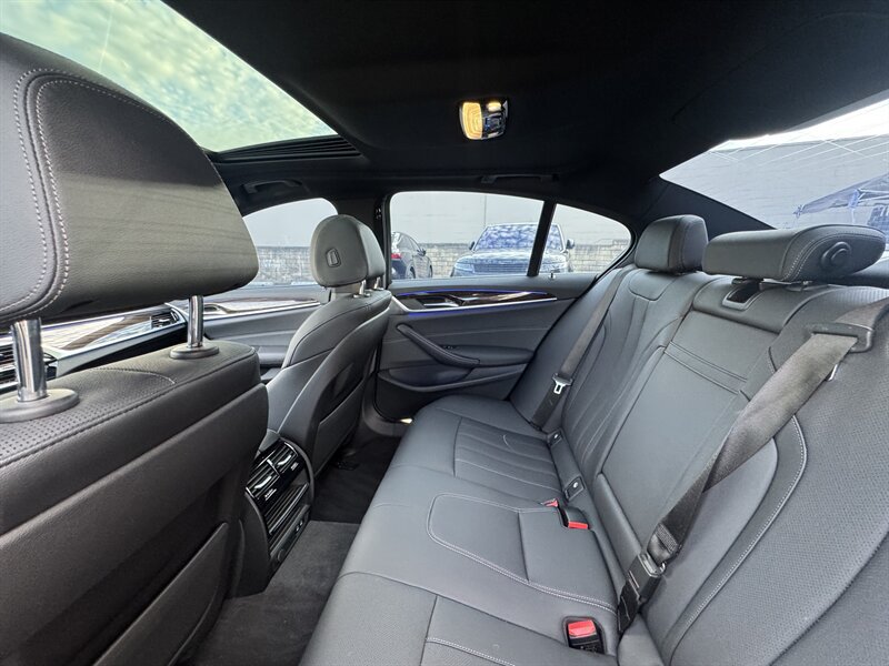 Used 2023 BMW 530i w/ Convenience Package RWD image 30