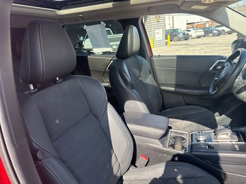 Used 2023 Mitsubishi Outlander SE image 10