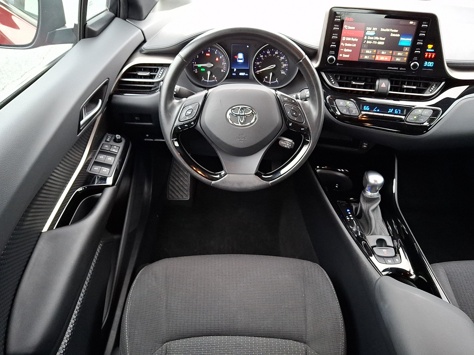 Used 2019 Toyota C-HR XLE FWD image 11